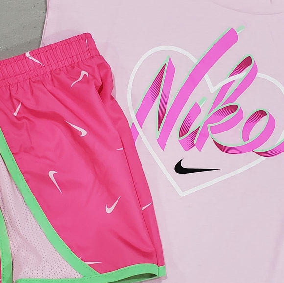 🆕️💘 Nike tee & shorts - Picture 3 of 4